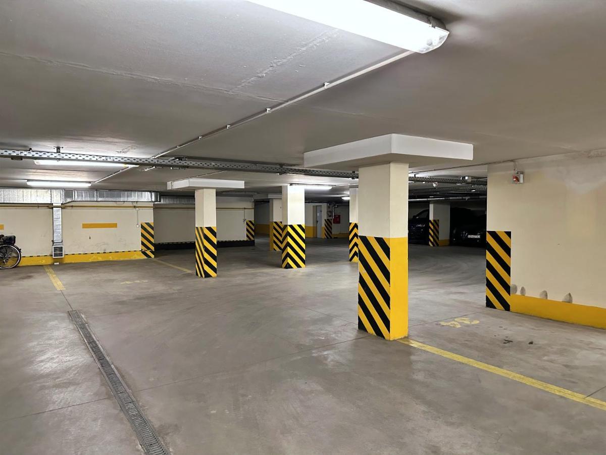 Azja, Monte Cassino, Balkon, Parking