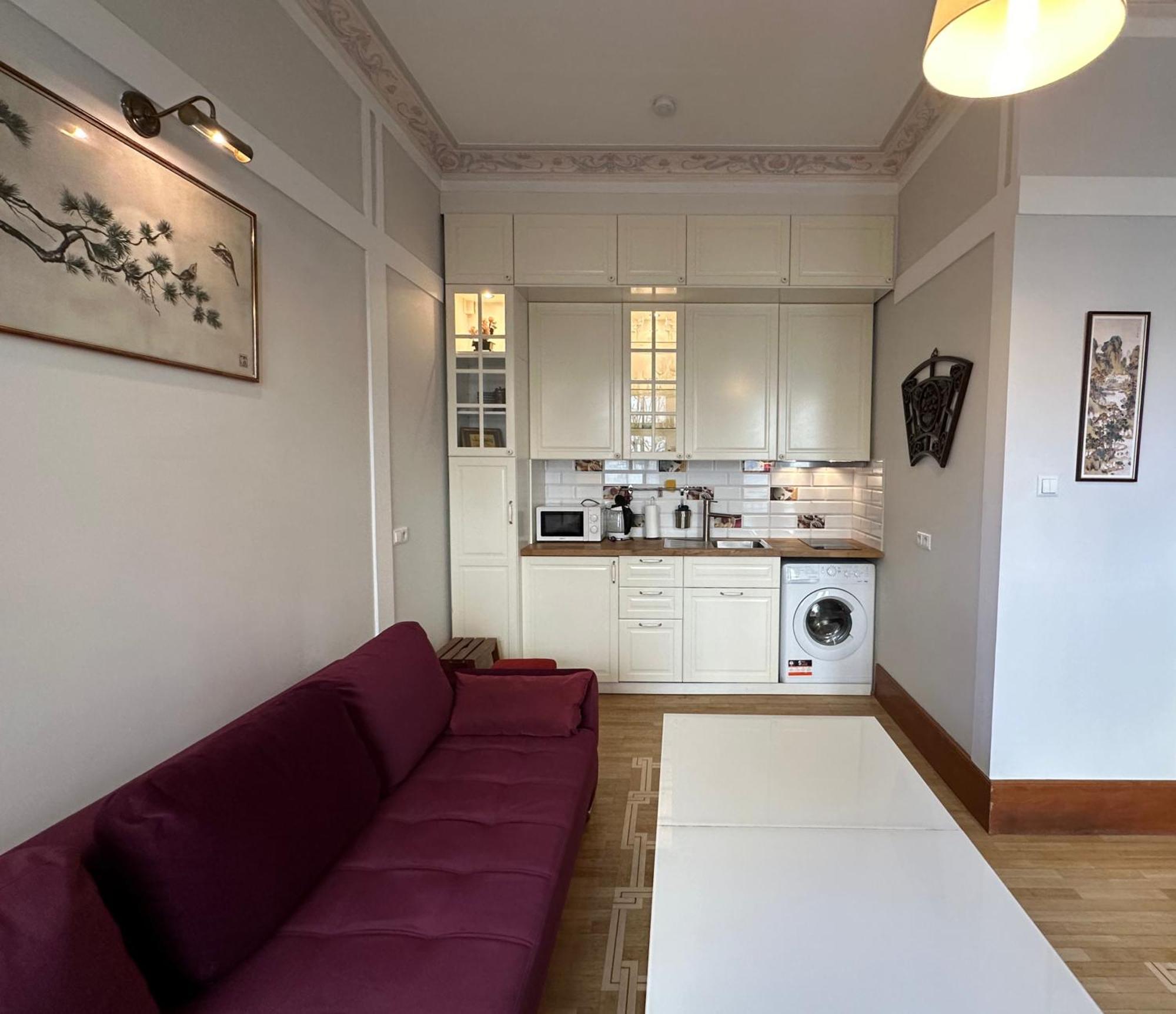 Azja, Monte Cassino, Balkon, Parking
